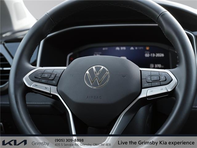 2025 Volkswagen Taos Comfortline Black Edition-super low kms! Pano sunr (Stk: U3224) in Grimsby - Image 10 of 19