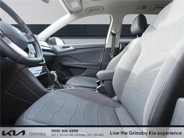 2025 Volkswagen Taos Comfortline Black Edition-super low kms! Pano sunr (Stk: U3224) in Grimsby - Image 14 of 19