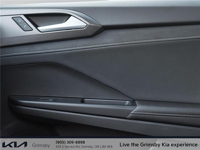 2025 Volkswagen Taos Comfortline Black Edition-super low kms! Pano sunr (Stk: U3224) in Grimsby - Image 15 of 19