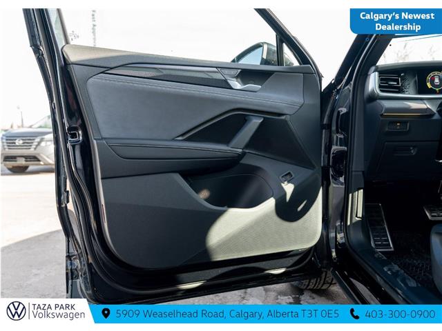 2026 Volkswagen Tiguan Comfortline R-Line Black Edition (Stk: TT-169) in Calgary - Image 12 of 25
