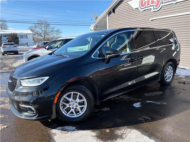 2023 Chrysler Pacifica Touring-L in Sussex - Image 2 of 18