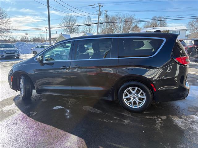 2023 Chrysler Pacifica Touring-L in Sussex - Image 3 of 18