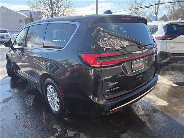 2023 Chrysler Pacifica Touring-L in Sussex - Image 4 of 18