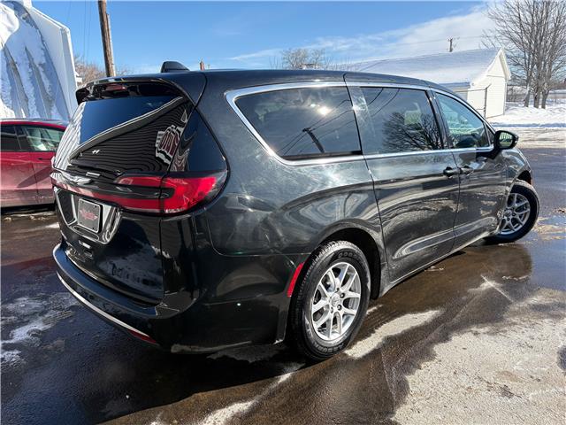 2023 Chrysler Pacifica Touring-L in Sussex - Image 5 of 18