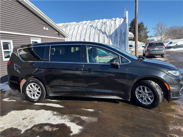 2023 Chrysler Pacifica Touring-L in Sussex - Image 6 of 18