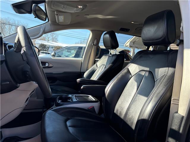 2023 Chrysler Pacifica Touring-L in Sussex - Image 8 of 18