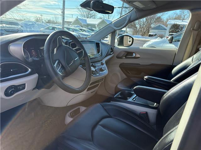 2023 Chrysler Pacifica Touring-L in Sussex - Image 9 of 18