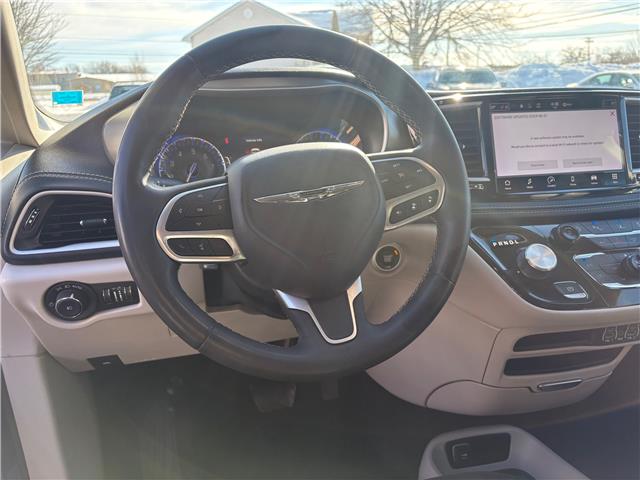 2023 Chrysler Pacifica Touring-L in Sussex - Image 10 of 18