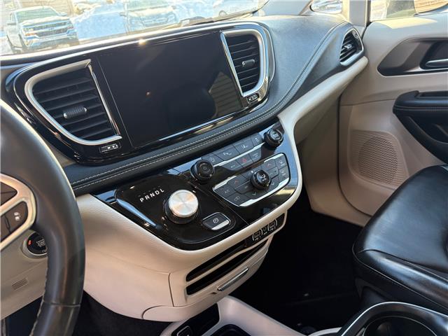 2023 Chrysler Pacifica Touring-L in Sussex - Image 12 of 18