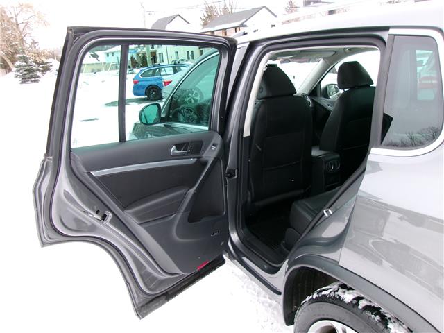 2017 Volkswagen Tiguan Highline in Kitchener - Image 13 of 23