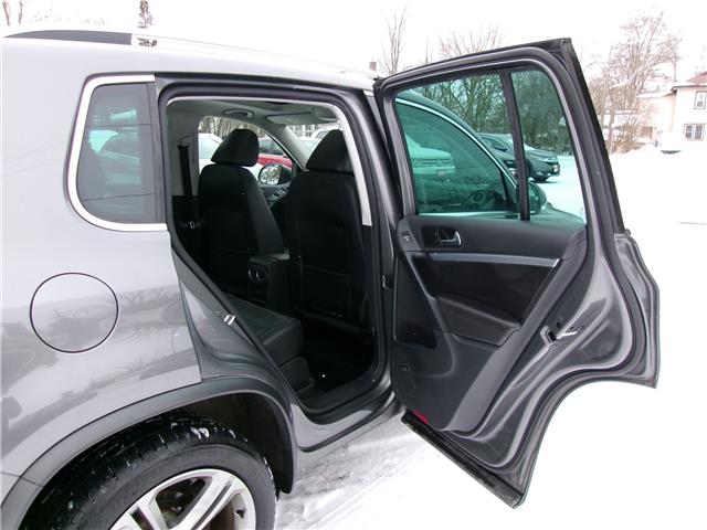 2017 Volkswagen Tiguan Highline in Kitchener - Image 17 of 23