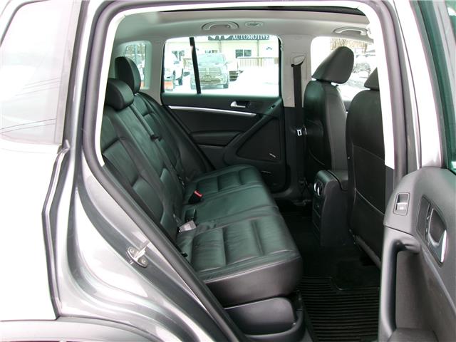 2017 Volkswagen Tiguan Highline in Kitchener - Image 18 of 23