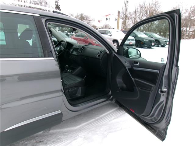 2017 Volkswagen Tiguan Highline in Kitchener - Image 19 of 23