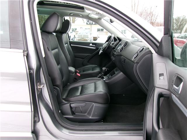 2017 Volkswagen Tiguan Highline in Kitchener - Image 20 of 23
