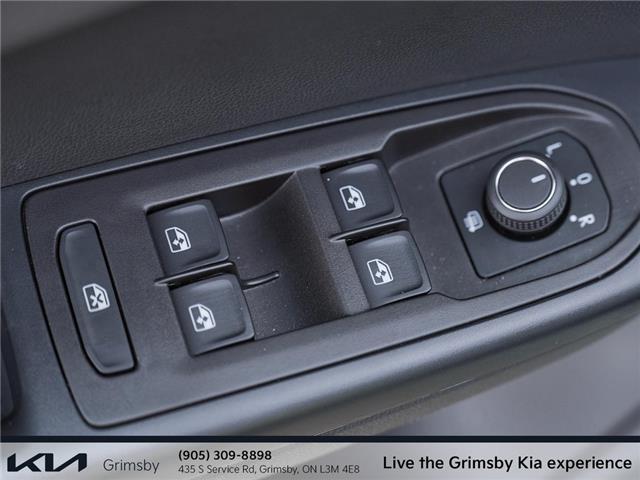 2025 Volkswagen Taos Comfortline Black Edition-super low kms! Pano sunr (Stk: U3224) in Grimsby - Image 16 of 19