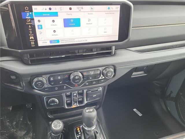 2026 Jeep Wrangler Sahara (Stk: 260202) in Windsor - Image 15 of 25