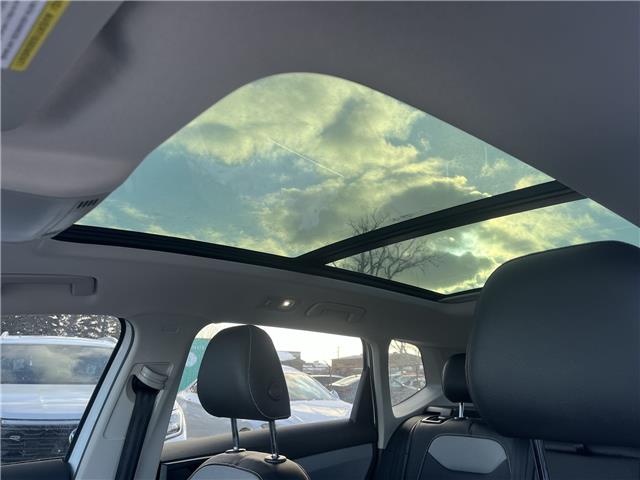 2022 Volkswagen Taos Highline (Stk: VU1649) in Sarnia - Image 14 of 18