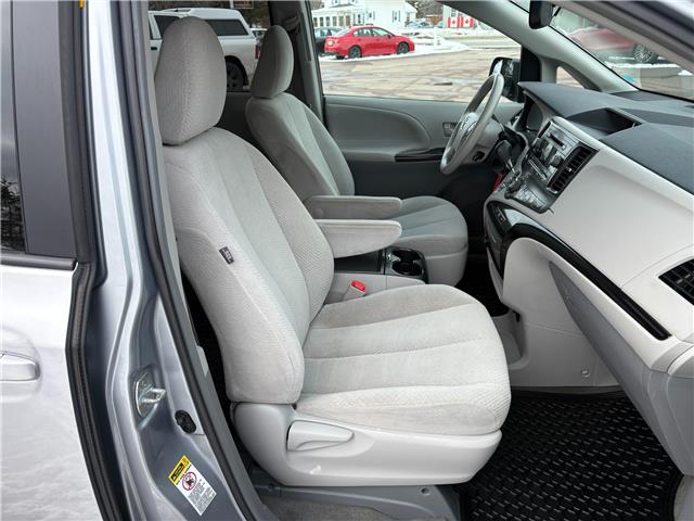 2014 Toyota Sienna LE 8 Passenger (Stk: A-439151) in Moncton - Image 16 of 19