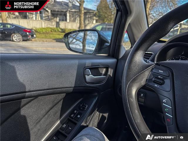 2017 Kia Forte LX (Stk: Z094054) in North Vancouver - Image 15 of 23 2017 Kia Forte LX (Stk: Z094054) in North Vancouver - Image 15 of 23