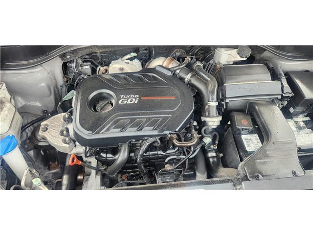 2017 Hyundai Santa Fe Sport 2.0T Limited in Ottawa - Image 3 of 9