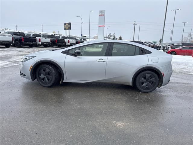 2026 Toyota Prius Plug-In Hybrid SE (Stk: 3070783) in Cranbrook - Image 2 of 19