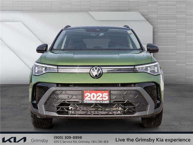2025 Volkswagen Taos Comfortline Black Edition-super low kms! Pano sunr (Stk: U3224) in Grimsby - Image 2 of 19
