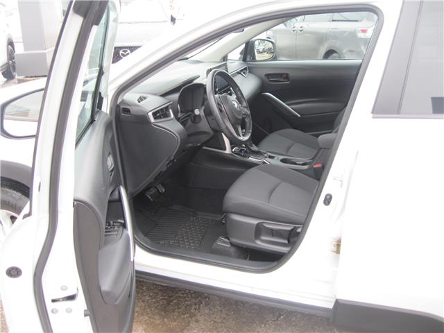 2022 Toyota Corolla Cross LE (Stk: 26010B) in Stratford - Image 6 of 22