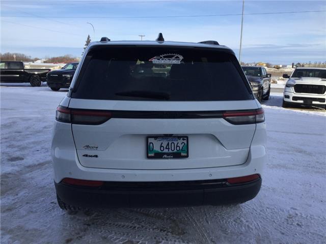 2023 Jeep Grand Cherokee Laredo (Stk: DD074A) in Swan River - Image 3 of 23