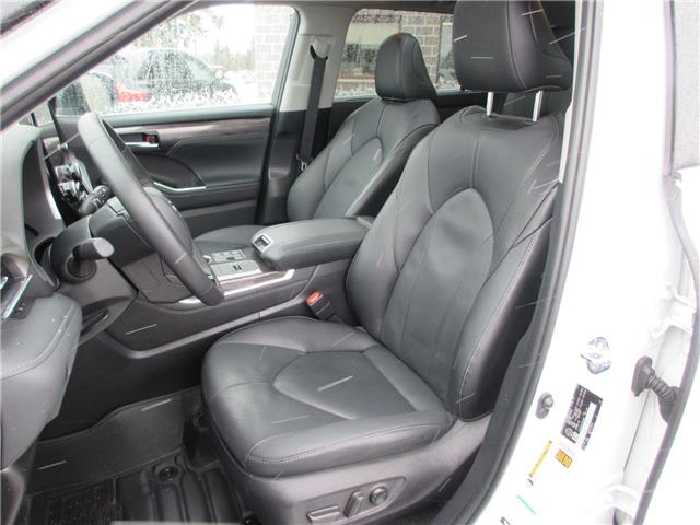 2025 Toyota Highlander Hybrid Limited (Stk: U8528A) in Peterborough - Image 12 of 34