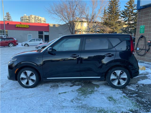 2021 Kia Soul EV EV Limited (Stk: R-21KISBLA2335 ) in Calgary - Image 2 of 12