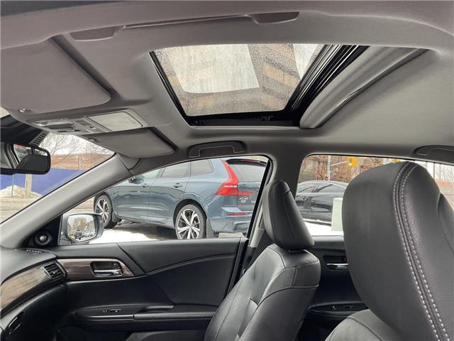 2017 Honda Accord Touring (Stk: 4817) in KITCHENER - Image 14 of 28