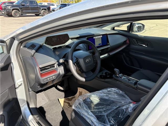 2026 Toyota Prius Plug-In Hybrid XSE (Stk: 26019) in Bowmanville - Image 6 of 7