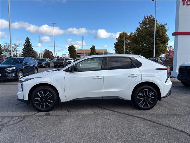 2026 Toyota bZ XLE (Stk: 26052) in Bowmanville - Image 3 of 7