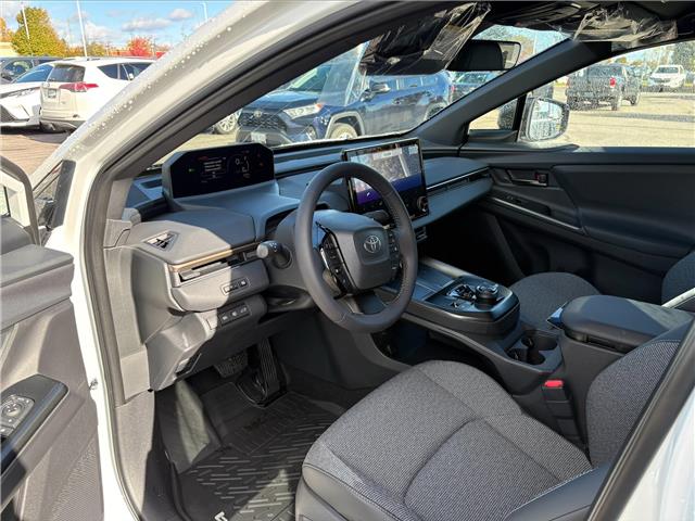 2026 Toyota bZ XLE (Stk: 26052) in Bowmanville - Image 6 of 7