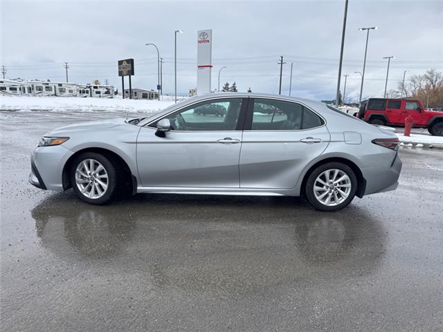 2023 Toyota Camry SE (Stk: U139045K) in Cranbrook - Image 2 of 20