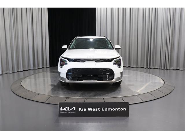 2023 Kia Niro EV Limited w/Snow White Pearl & Grey Exterior (Stk: 24771) in Edmonton - Image 2 of 31