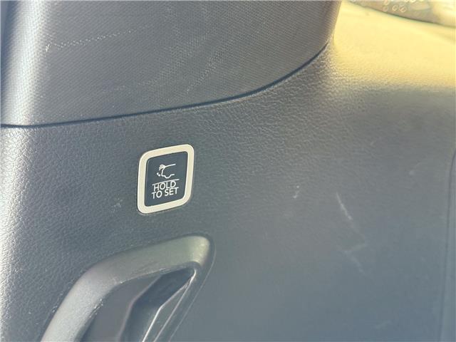 2022 Jeep Grand Wagoneer Series III (Stk: L5883) in London - Image 31 of 32