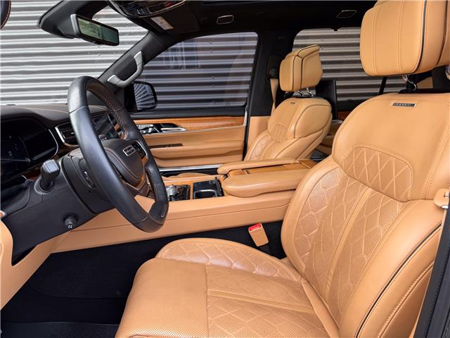 2022 Jeep Grand Wagoneer Series III (Stk: L5883) in London - Image 10 of 32