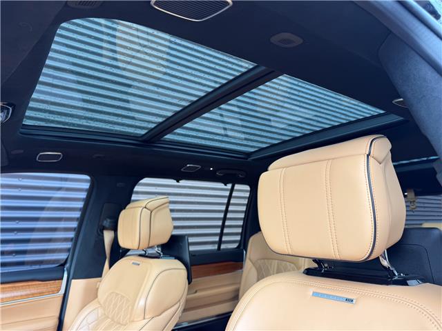 2022 Jeep Grand Wagoneer Series III (Stk: L5883) in London - Image 11 of 32