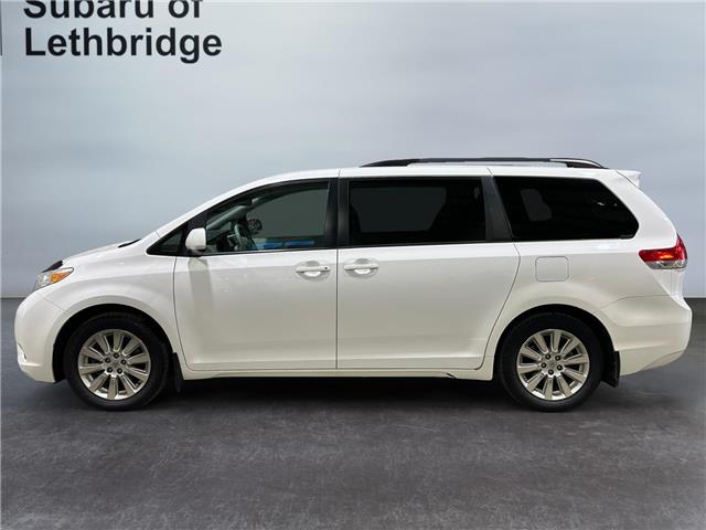 2014 Toyota Sienna LE 7 Passenger (Stk: 300216) in Lethbridge - Image 2 of 15