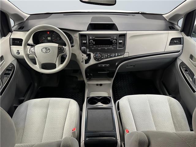 2014 Toyota Sienna LE 7 Passenger (Stk: 300216) in Lethbridge - Image 10 of 15