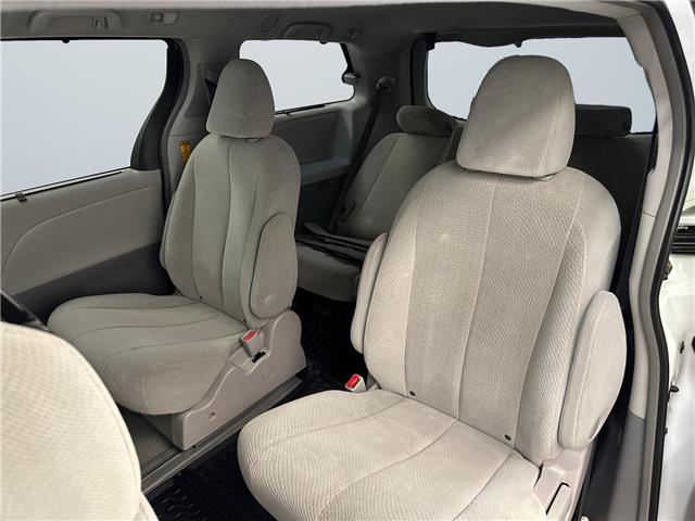 2014 Toyota Sienna LE 7 Passenger (Stk: 300216) in Lethbridge - Image 13 of 15