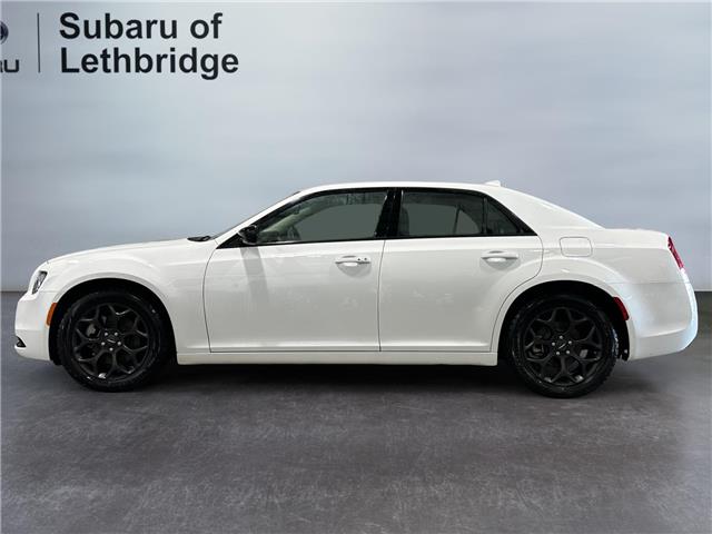 2023 Chrysler 300 Touring (Stk: 300322) in Lethbridge - Image 2 of 15