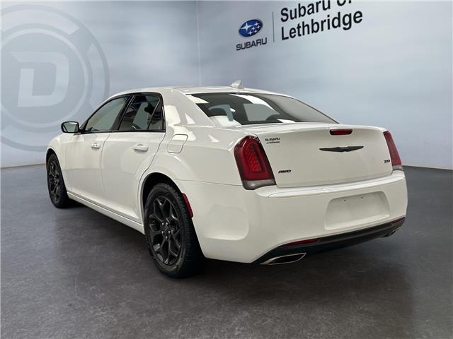 2023 Chrysler 300 Touring (Stk: 300322) in Lethbridge - Image 3 of 15
