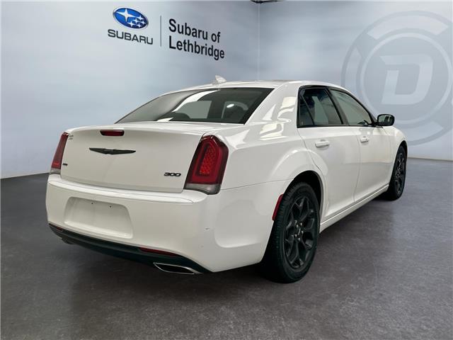 2023 Chrysler 300 Touring (Stk: 300322) in Lethbridge - Image 5 of 15
