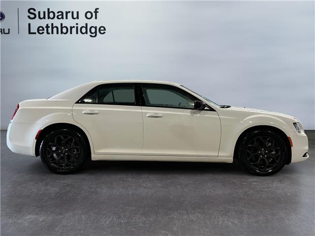2023 Chrysler 300 Touring (Stk: 300322) in Lethbridge - Image 6 of 15