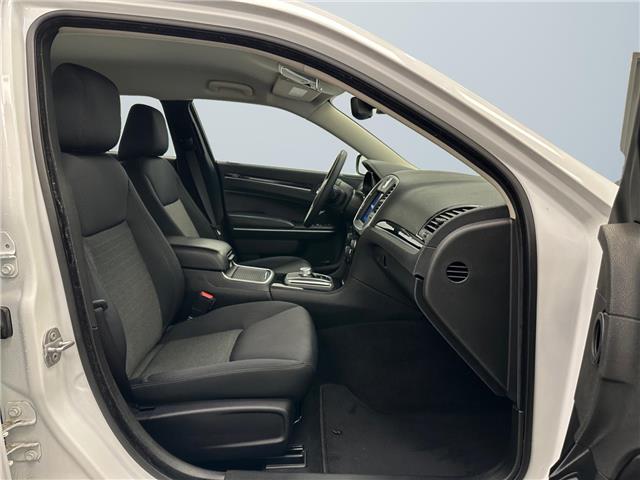 2023 Chrysler 300 Touring (Stk: 300322) in Lethbridge - Image 15 of 15