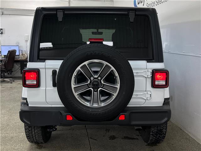 2022 Jeep Wrangler Unlimited Sahara (Stk: 43555J) in Belleville - Image 6 of 27