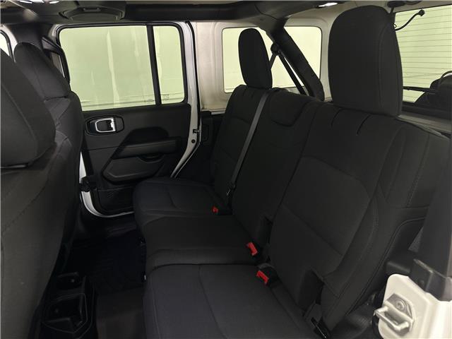 2022 Jeep Wrangler Unlimited Sahara (Stk: 43555J) in Belleville - Image 7 of 27