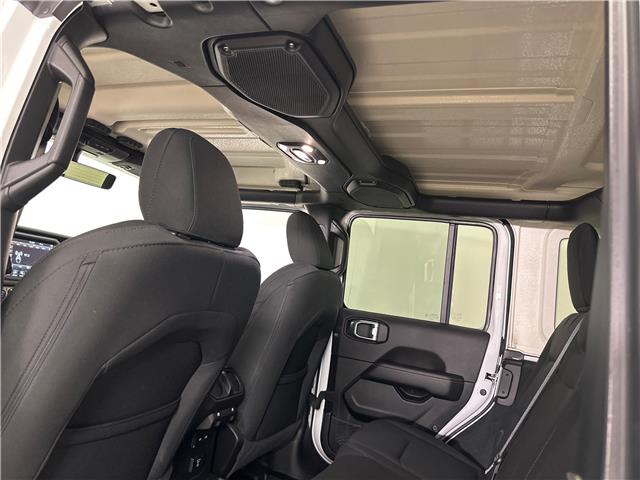 2022 Jeep Wrangler Unlimited Sahara (Stk: 43555J) in Belleville - Image 8 of 27